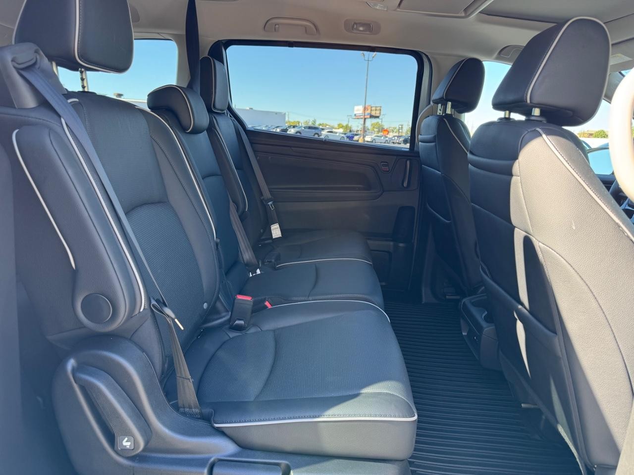 Honda Odyssey Vehicle Full-screen Gallery Image 10