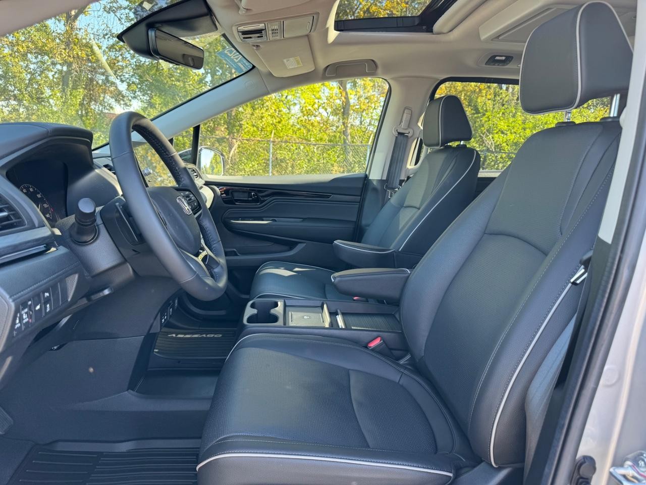 Honda Odyssey Vehicle Full-screen Gallery Image 19