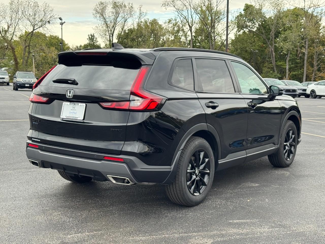 Honda CR-V Hybrid Vehicle Full-screen Gallery Image 03