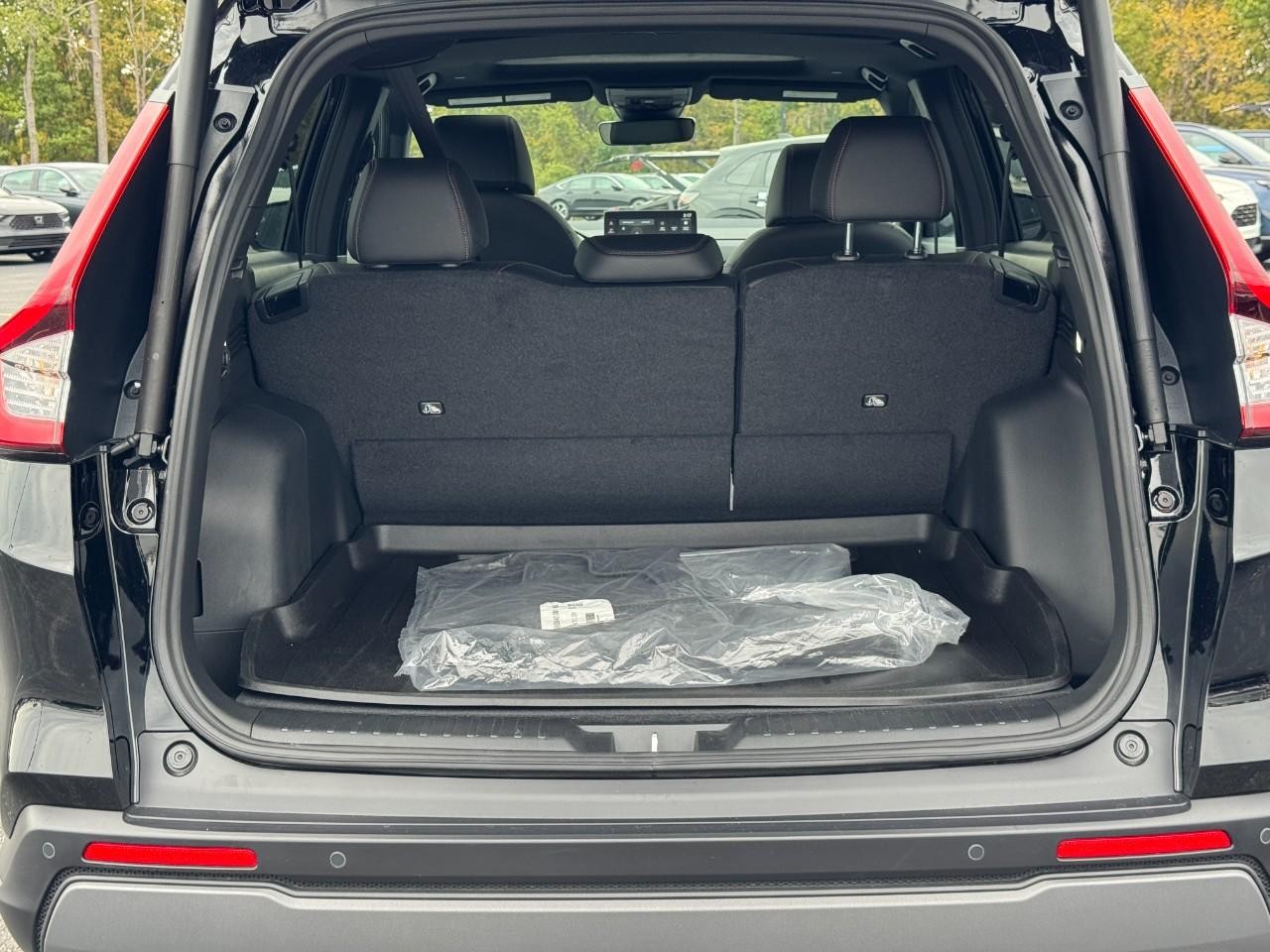 Honda CR-V Hybrid Vehicle Full-screen Gallery Image 04