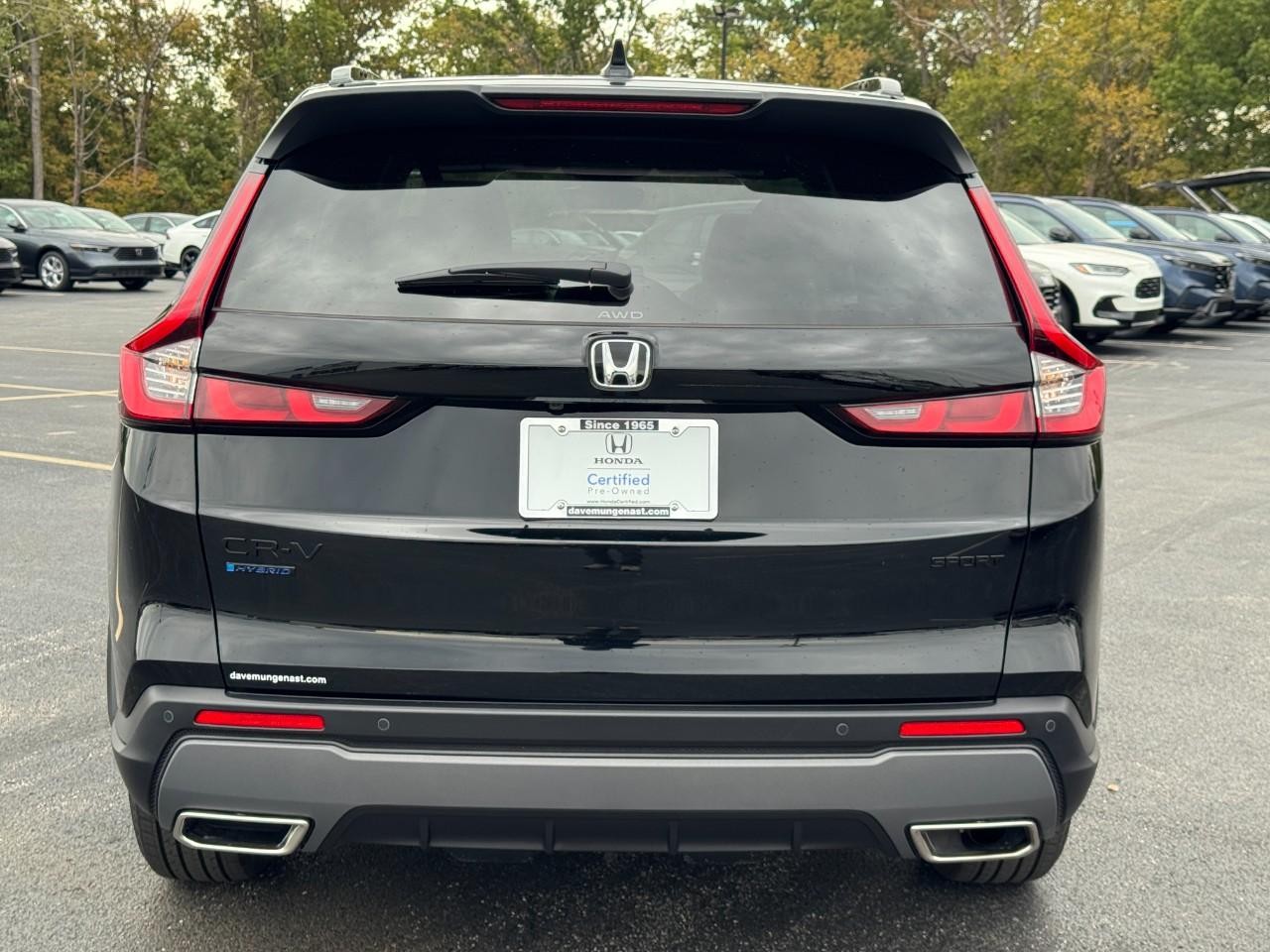 Honda CR-V Hybrid Vehicle Full-screen Gallery Image 05