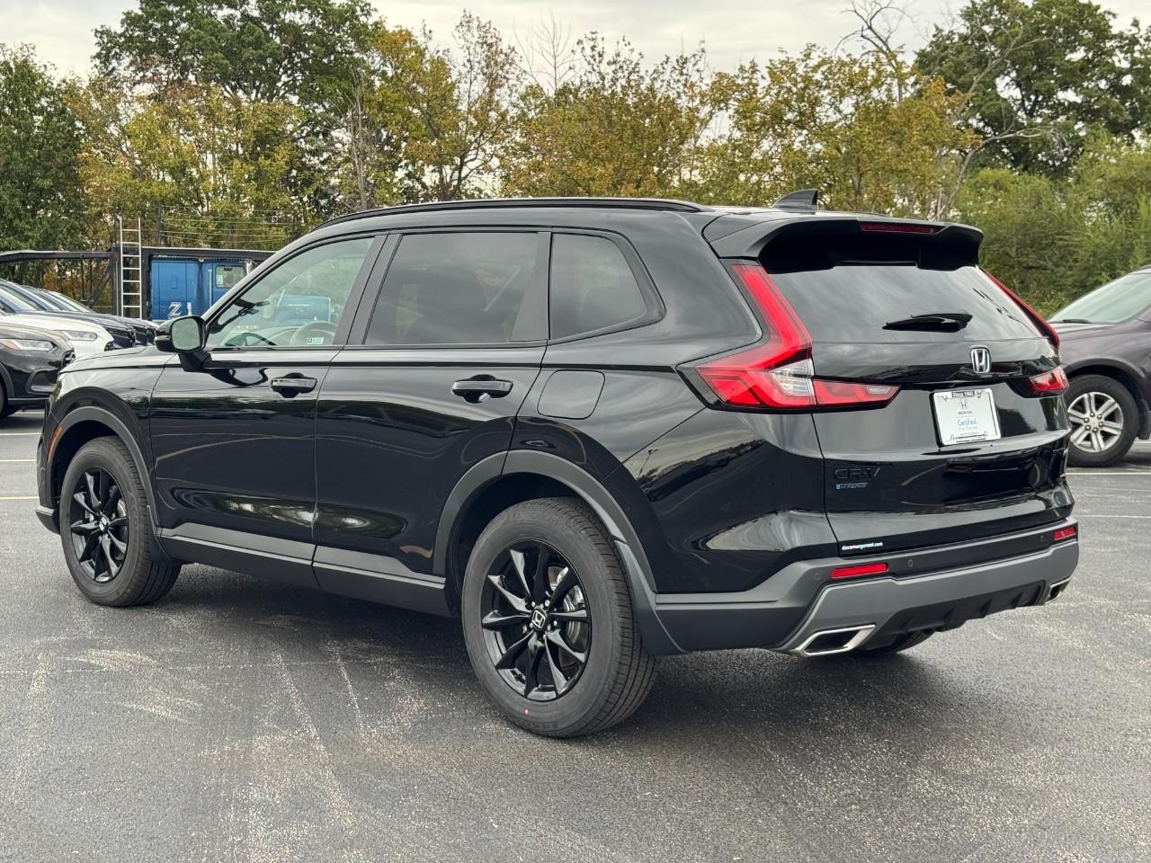 Honda CR-V Hybrid Vehicle Full-screen Gallery Image 06