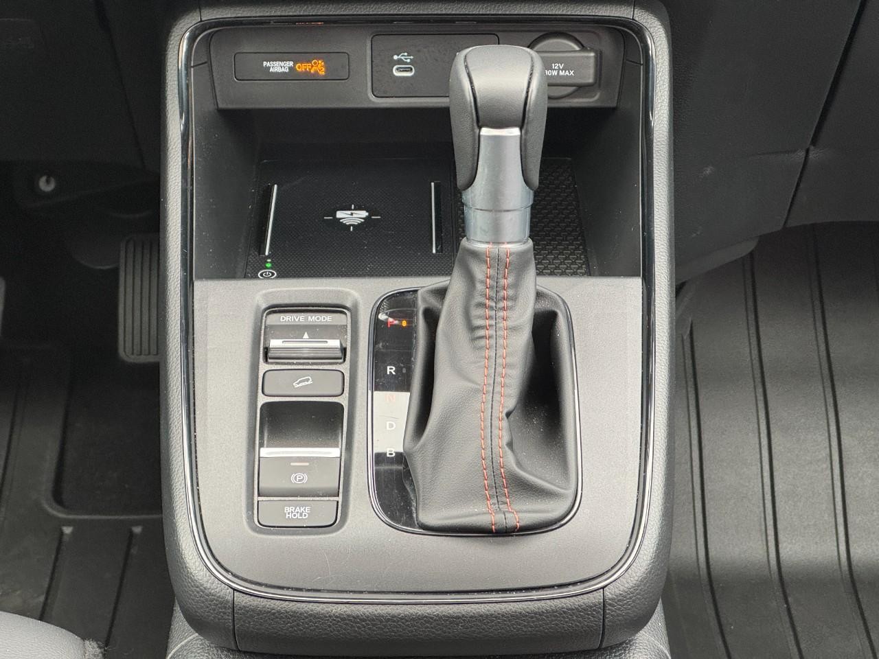 Honda CR-V Hybrid Vehicle Full-screen Gallery Image 14