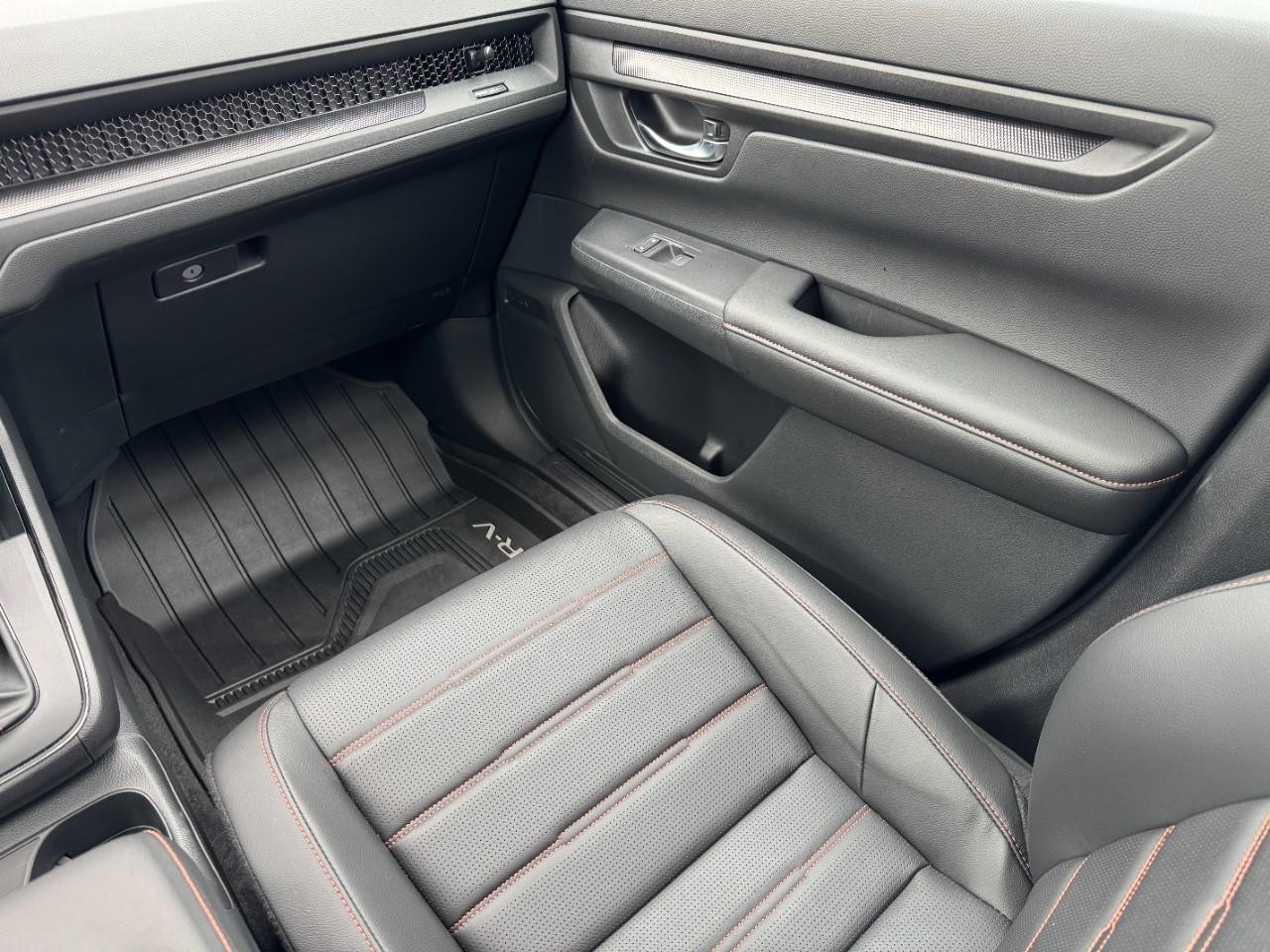 Honda CR-V Hybrid Vehicle Full-screen Gallery Image 15