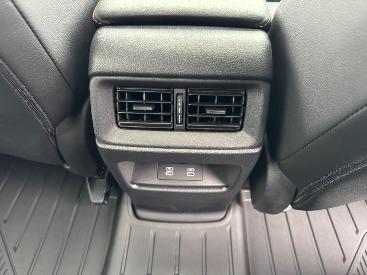 Honda CR-V Hybrid Vehicle Full-screen Gallery Image 16