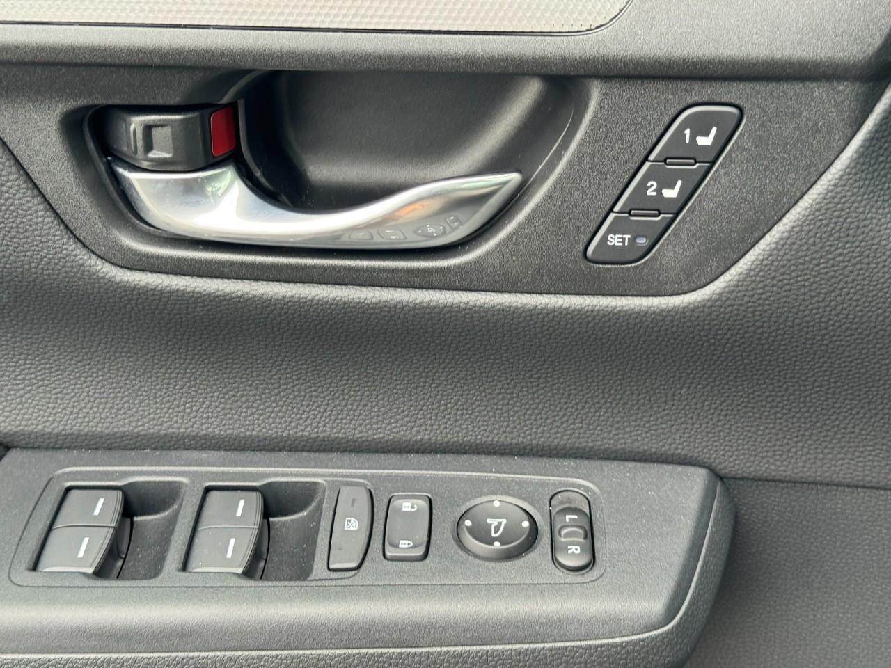 Honda CR-V Hybrid Vehicle Full-screen Gallery Image 25