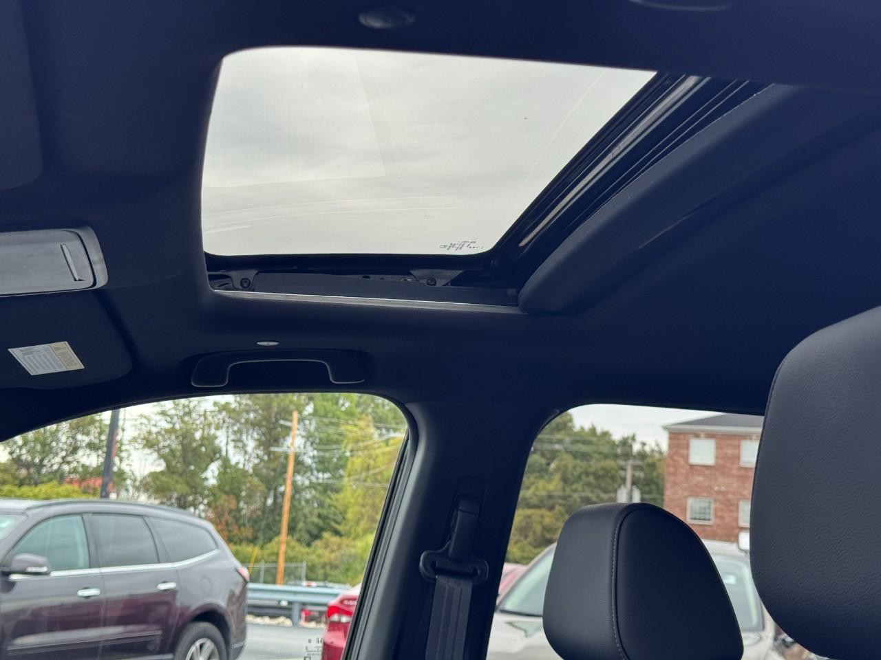 Honda CR-V Hybrid Vehicle Full-screen Gallery Image 26