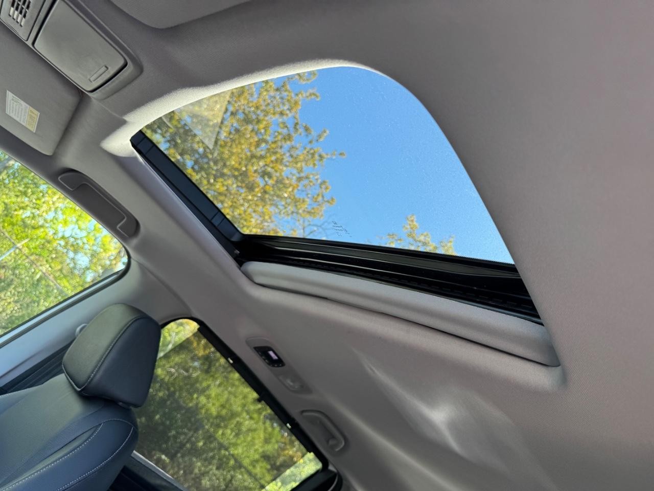 Honda Odyssey Vehicle Full-screen Gallery Image 19