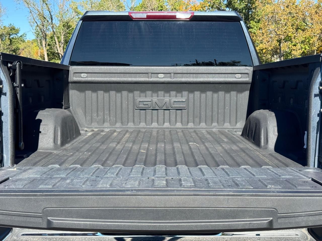 GMC Sierra 1500 Limited Vehicle Full-screen Gallery Image 04