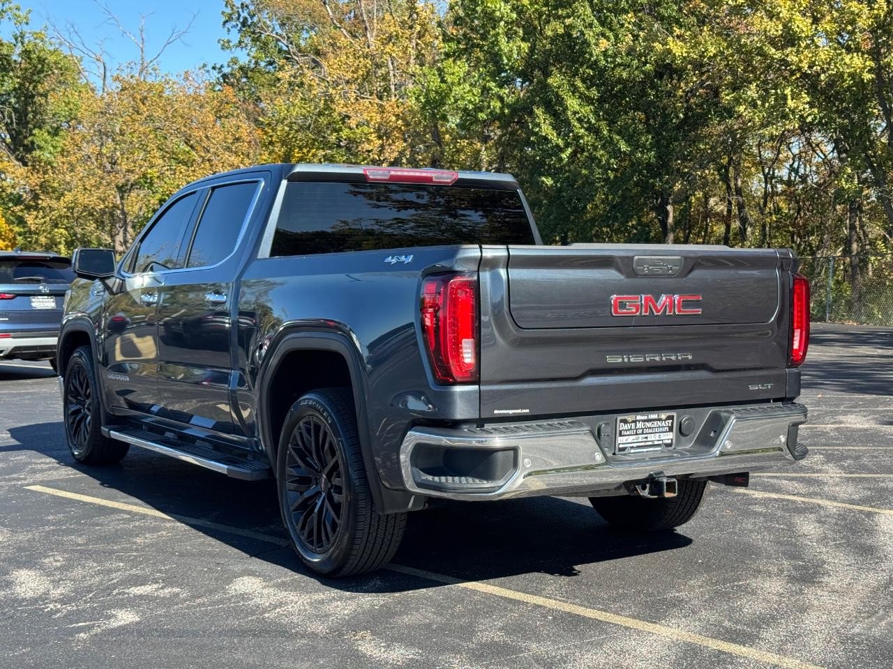 GMC Sierra 1500 Limited Vehicle Full-screen Gallery Image 06