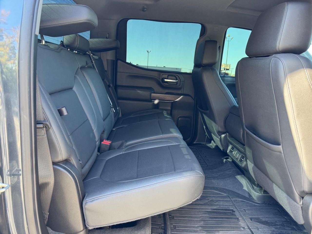 GMC Sierra 1500 Limited Vehicle Full-screen Gallery Image 10