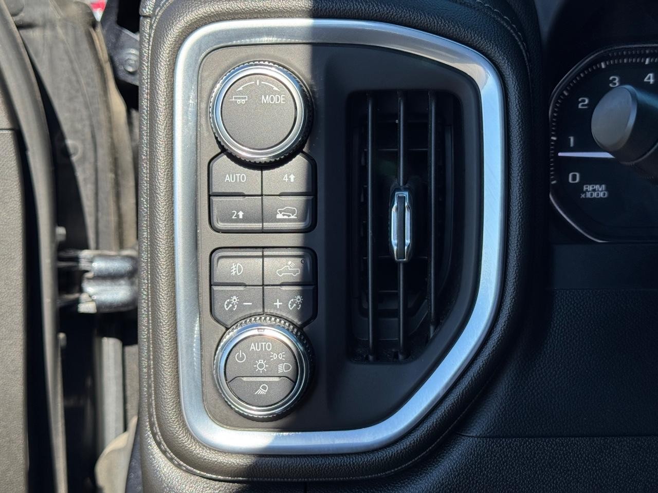 GMC Sierra 1500 Limited Vehicle Full-screen Gallery Image 21