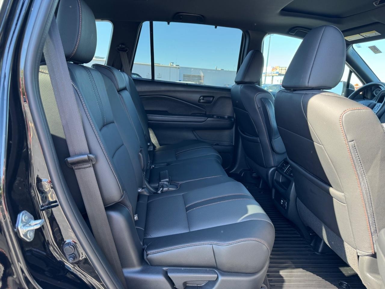 Honda Passport Vehicle Full-screen Gallery Image 09