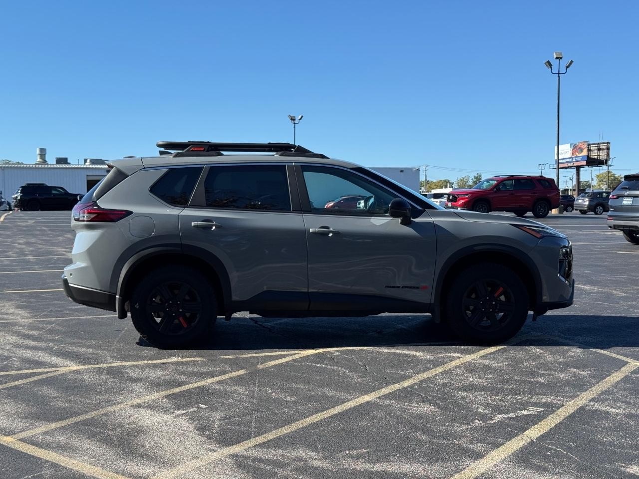 Nissan Rogue Vehicle Full-screen Gallery Image 02