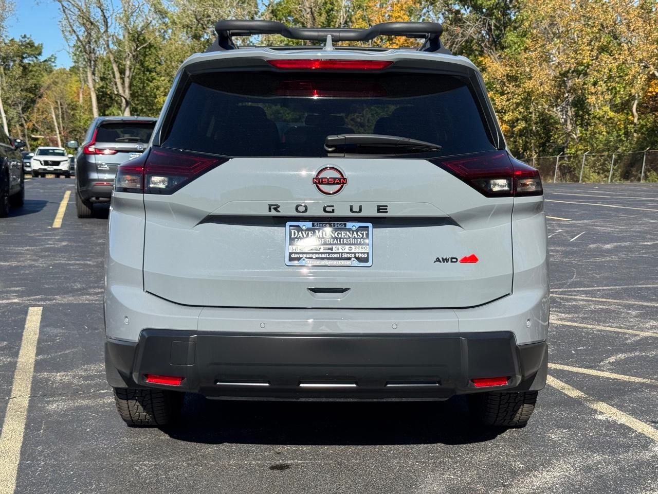 Nissan Rogue Vehicle Full-screen Gallery Image 05