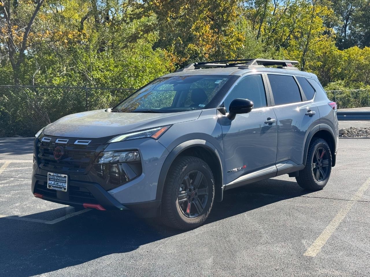Nissan Rogue Vehicle Full-screen Gallery Image 08