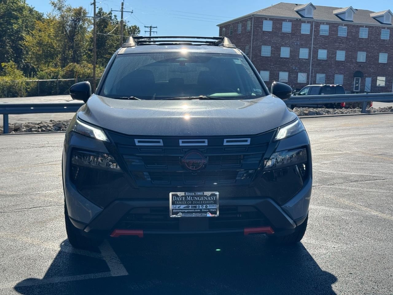 Nissan Rogue Vehicle Full-screen Gallery Image 09