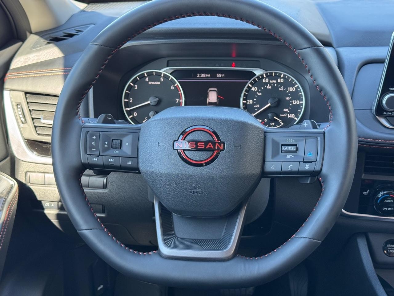 Nissan Rogue Vehicle Full-screen Gallery Image 12