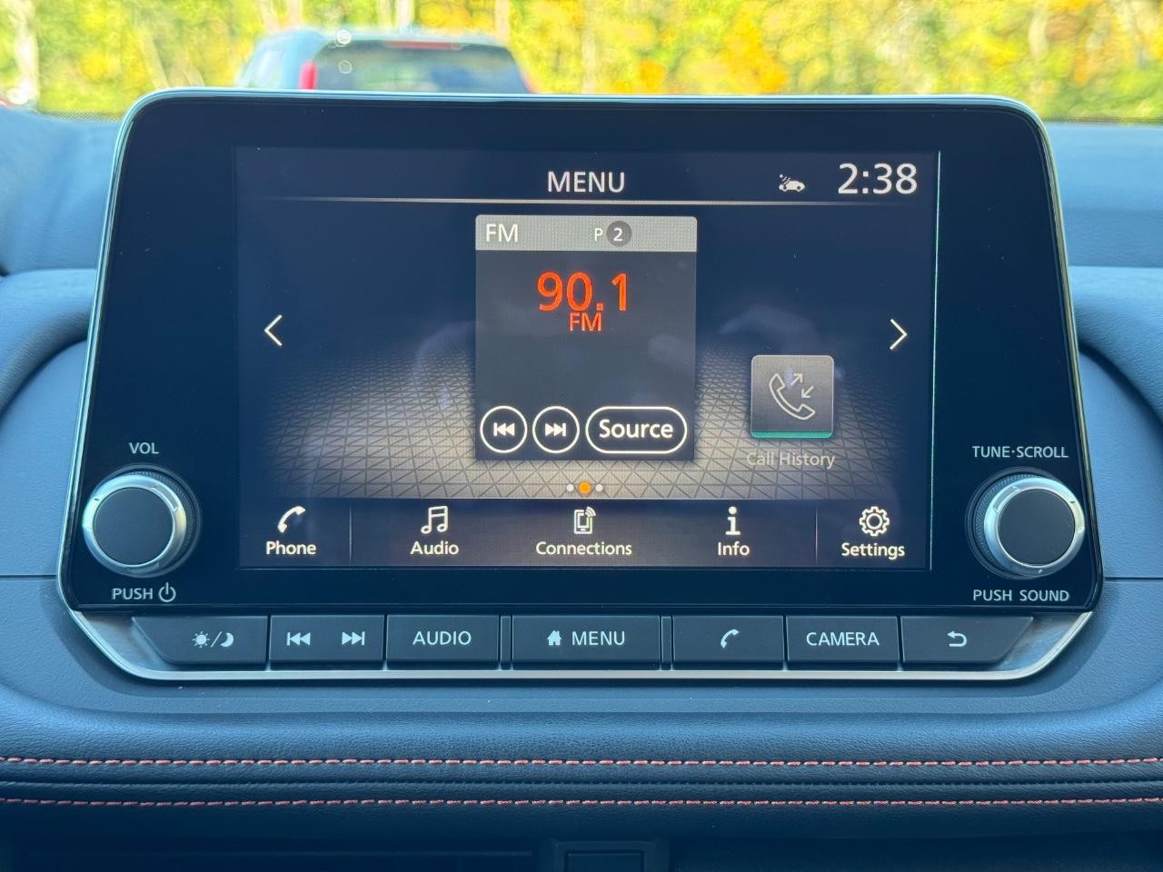 Nissan Rogue Vehicle Full-screen Gallery Image 13