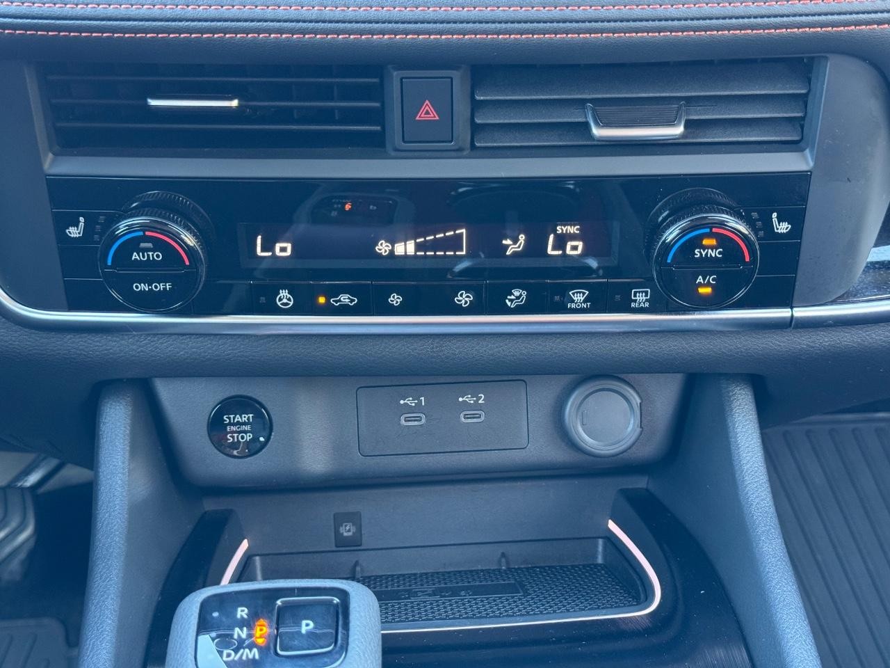 Nissan Rogue Vehicle Full-screen Gallery Image 14