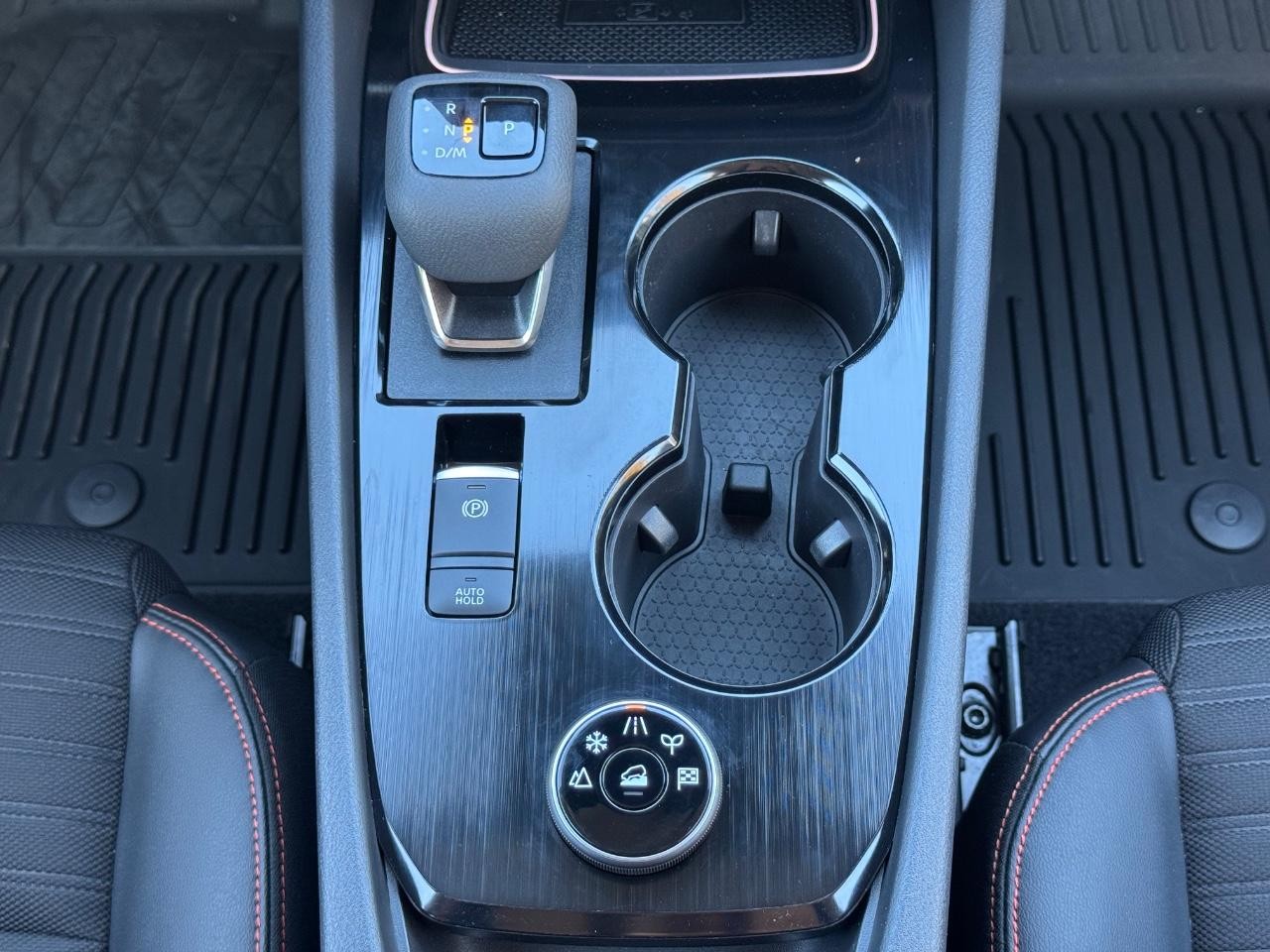 Nissan Rogue Vehicle Full-screen Gallery Image 15