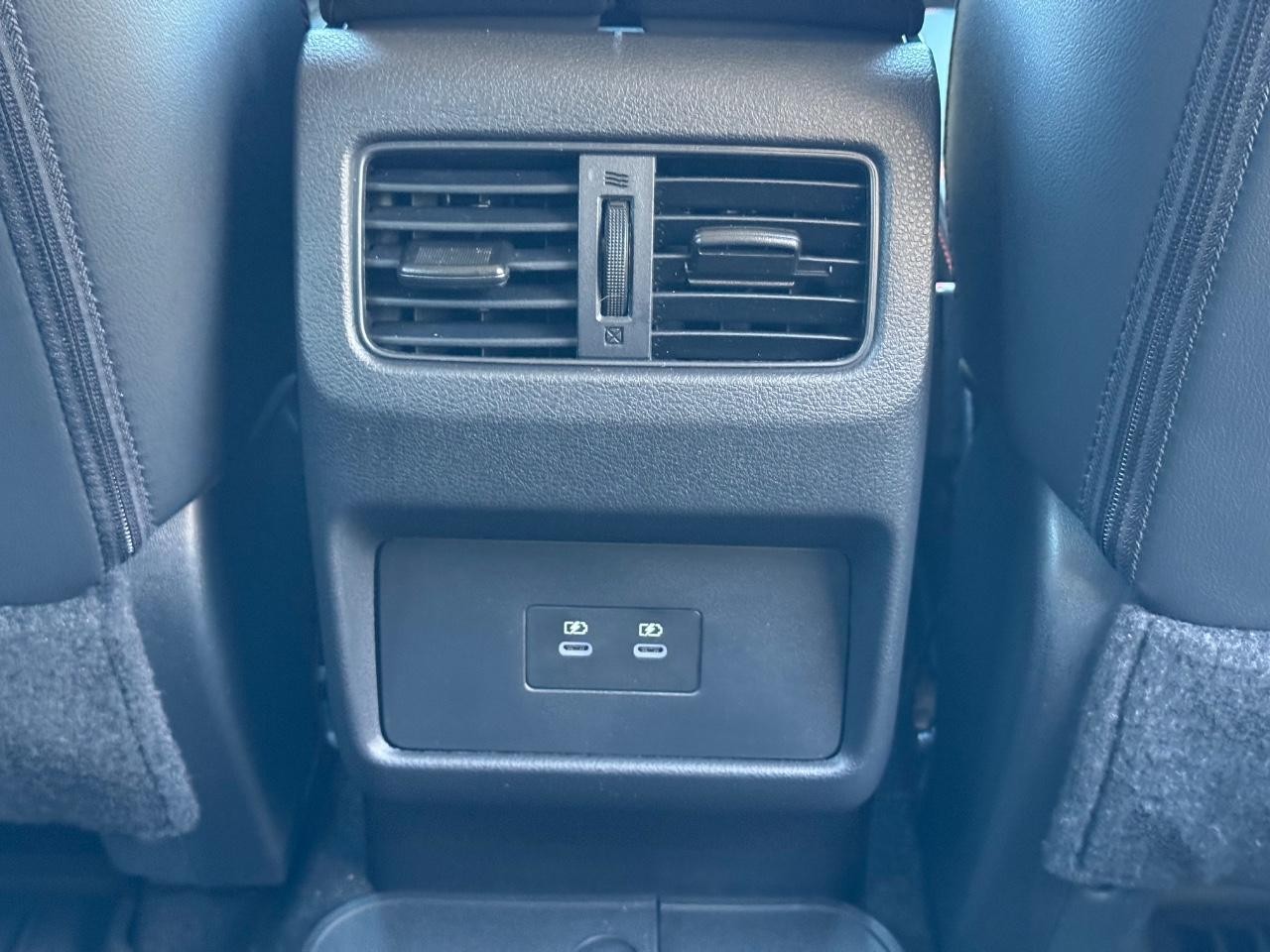 Nissan Rogue Vehicle Full-screen Gallery Image 16