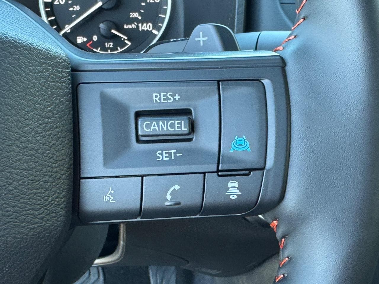 Nissan Rogue Vehicle Full-screen Gallery Image 21