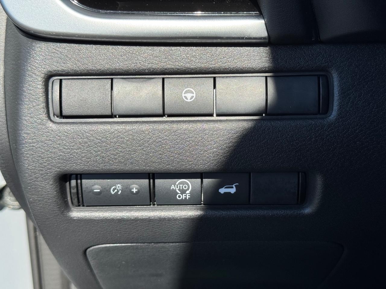 Nissan Rogue Vehicle Full-screen Gallery Image 22