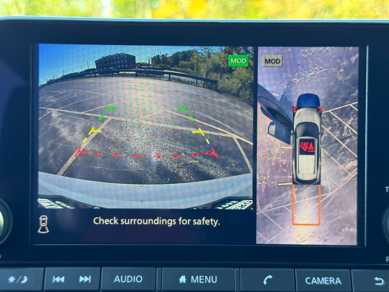 Nissan Rogue Vehicle Full-screen Gallery Image 23