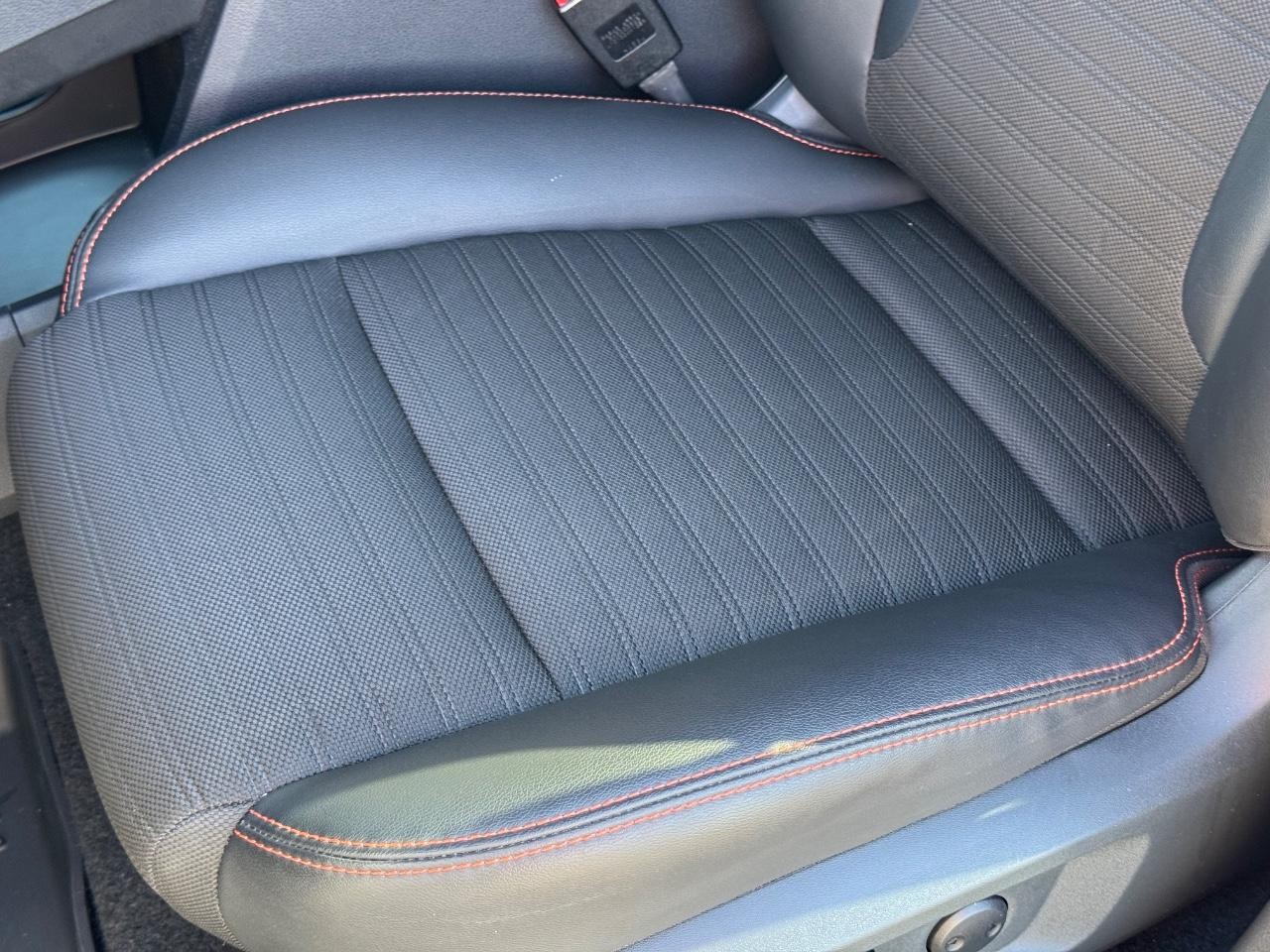 Nissan Rogue Vehicle Full-screen Gallery Image 25