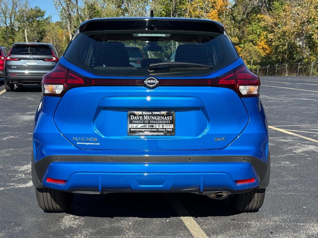 Nissan Kicks Vehicle Full-screen Gallery Image 05