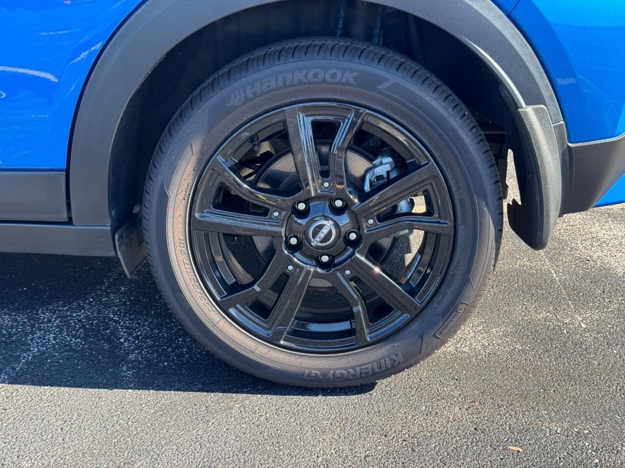 Nissan Kicks Vehicle Full-screen Gallery Image 07