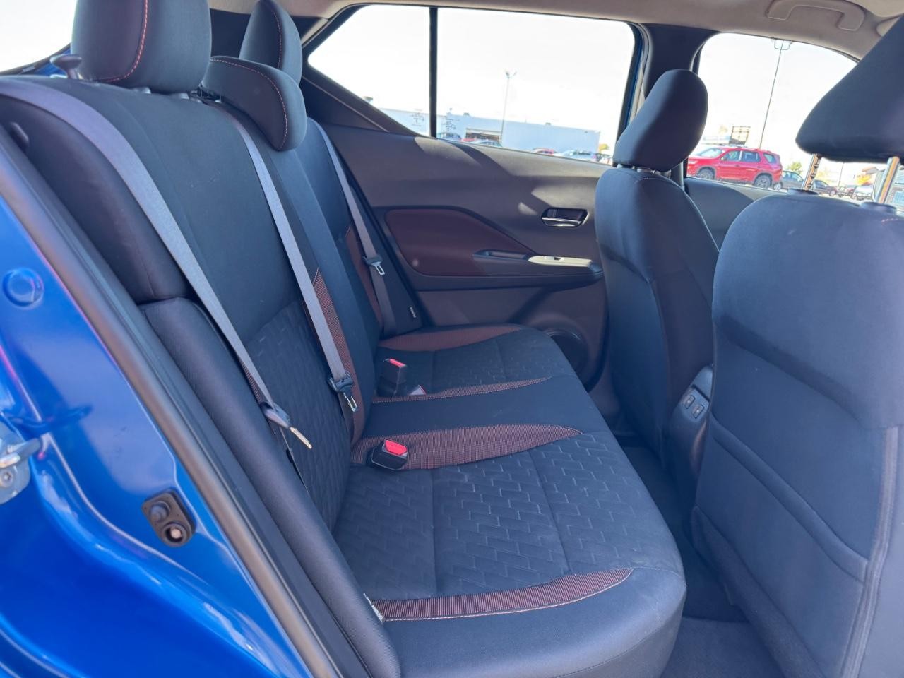 Nissan Kicks Vehicle Full-screen Gallery Image 10