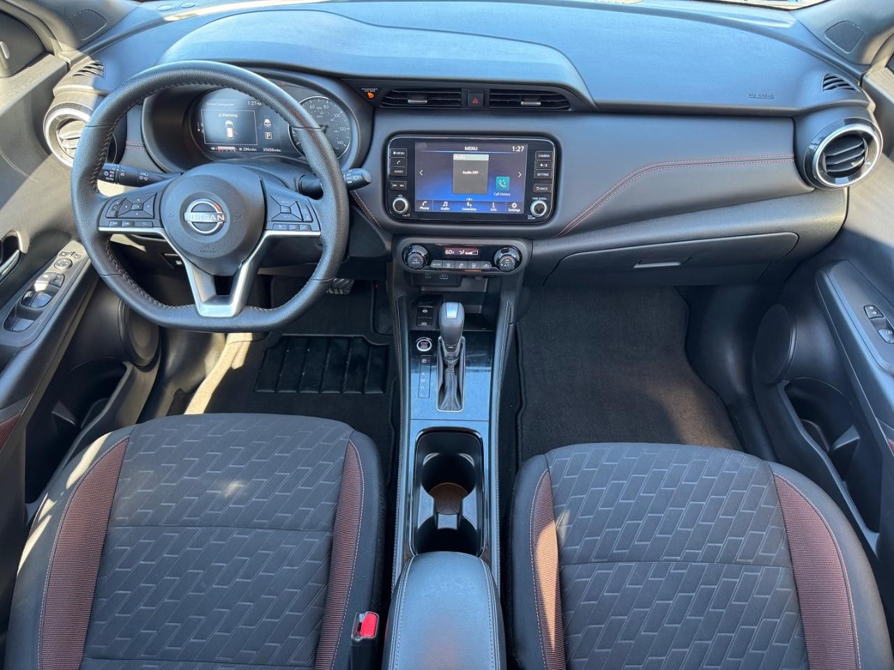 Nissan Kicks Vehicle Full-screen Gallery Image 11