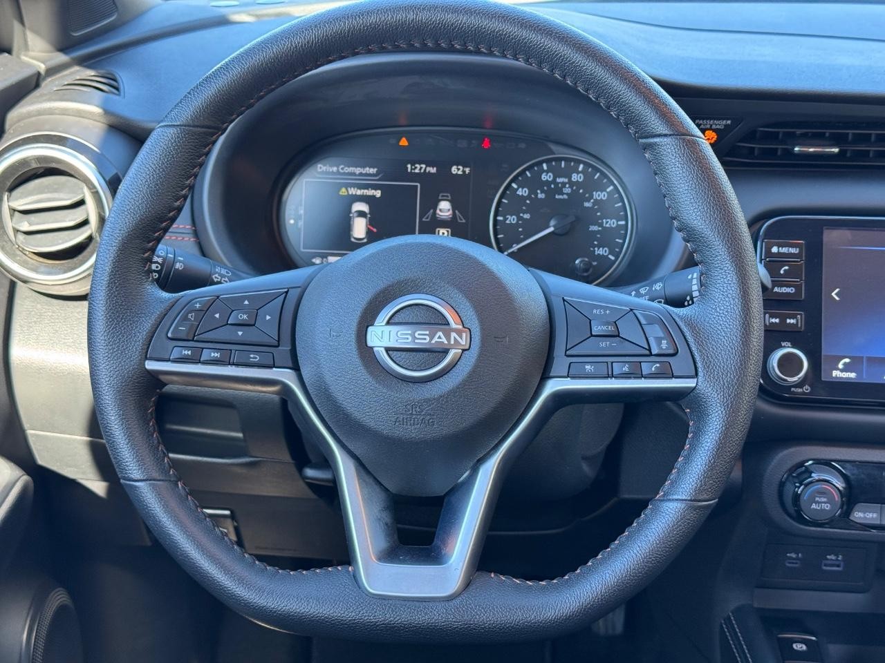 Nissan Kicks Vehicle Full-screen Gallery Image 12