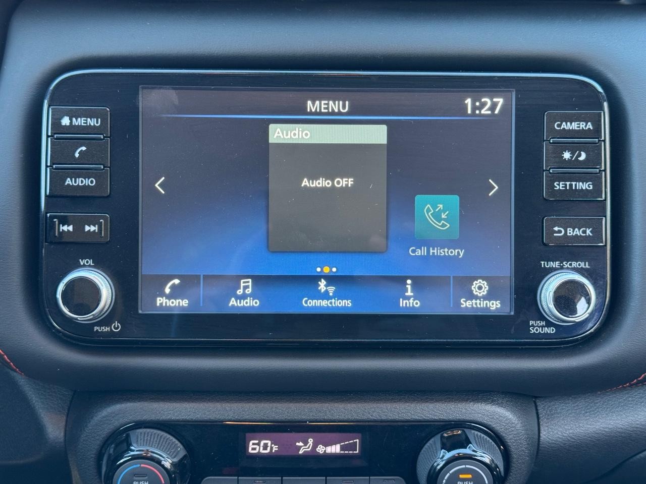 Nissan Kicks Vehicle Full-screen Gallery Image 13