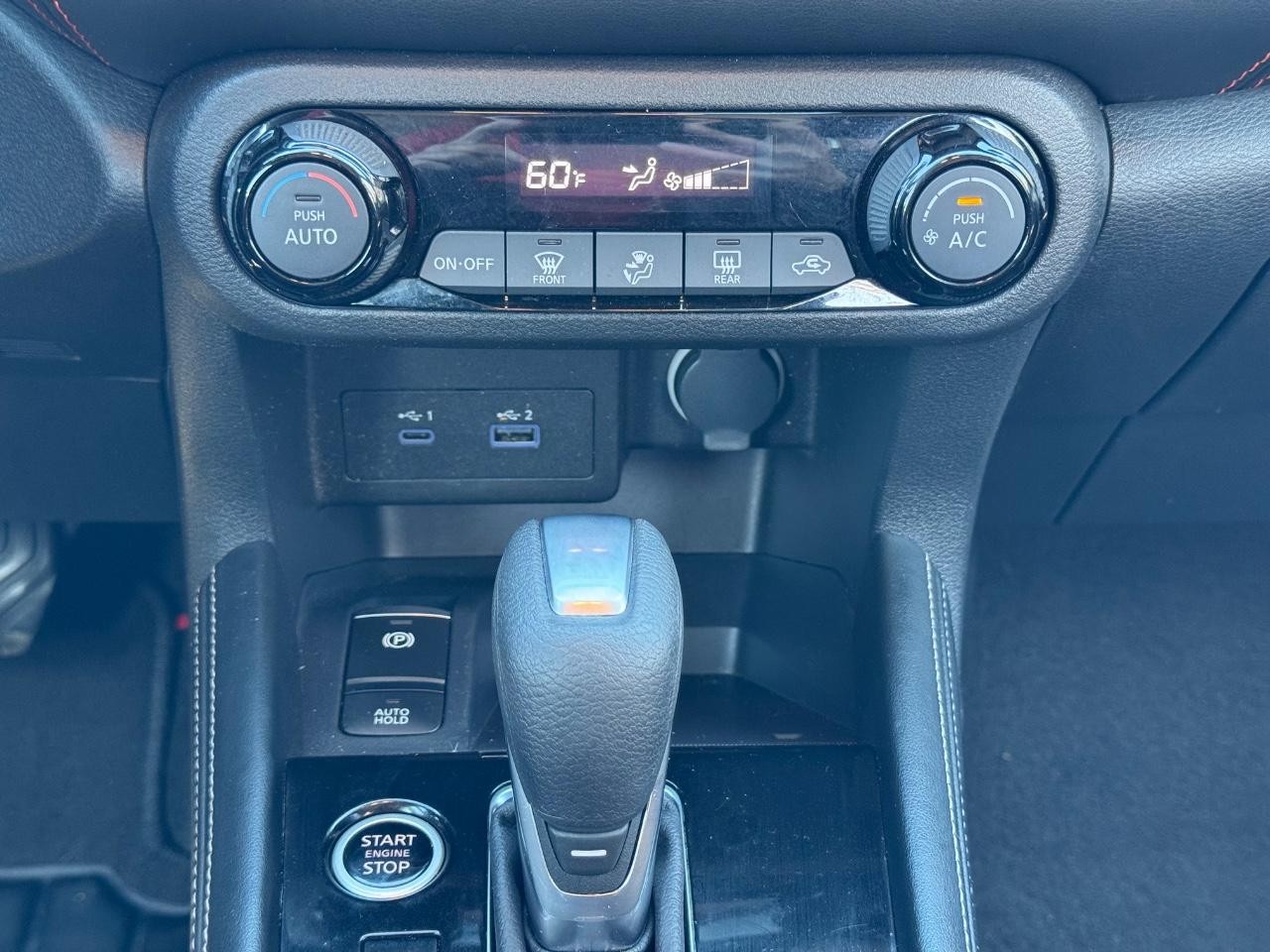 Nissan Kicks Vehicle Full-screen Gallery Image 14