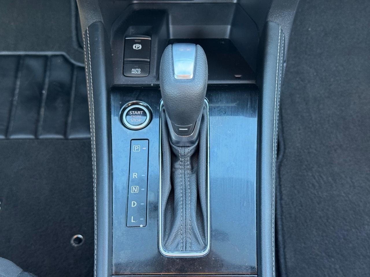 Nissan Kicks Vehicle Full-screen Gallery Image 15