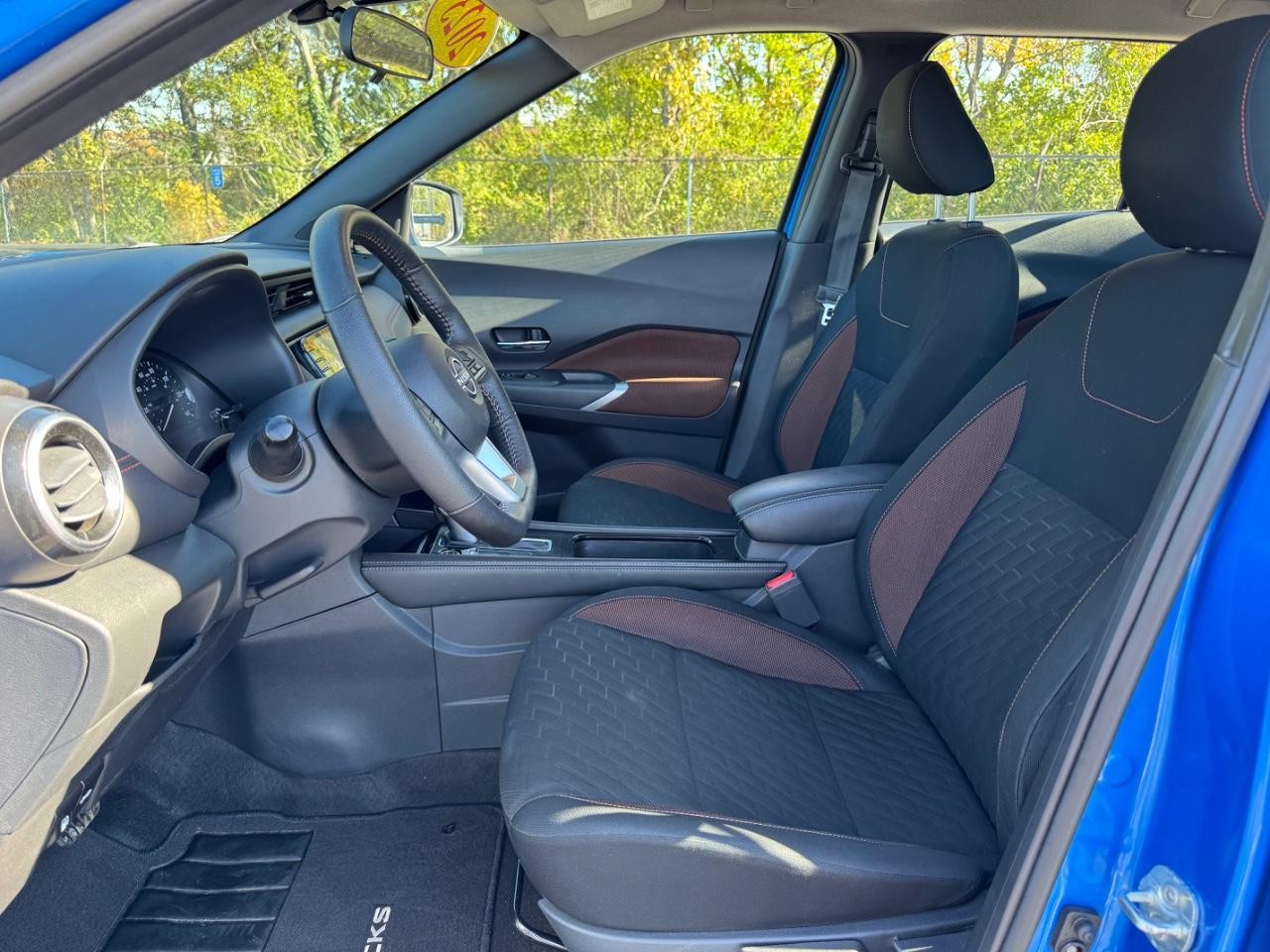 Nissan Kicks Vehicle Full-screen Gallery Image 17