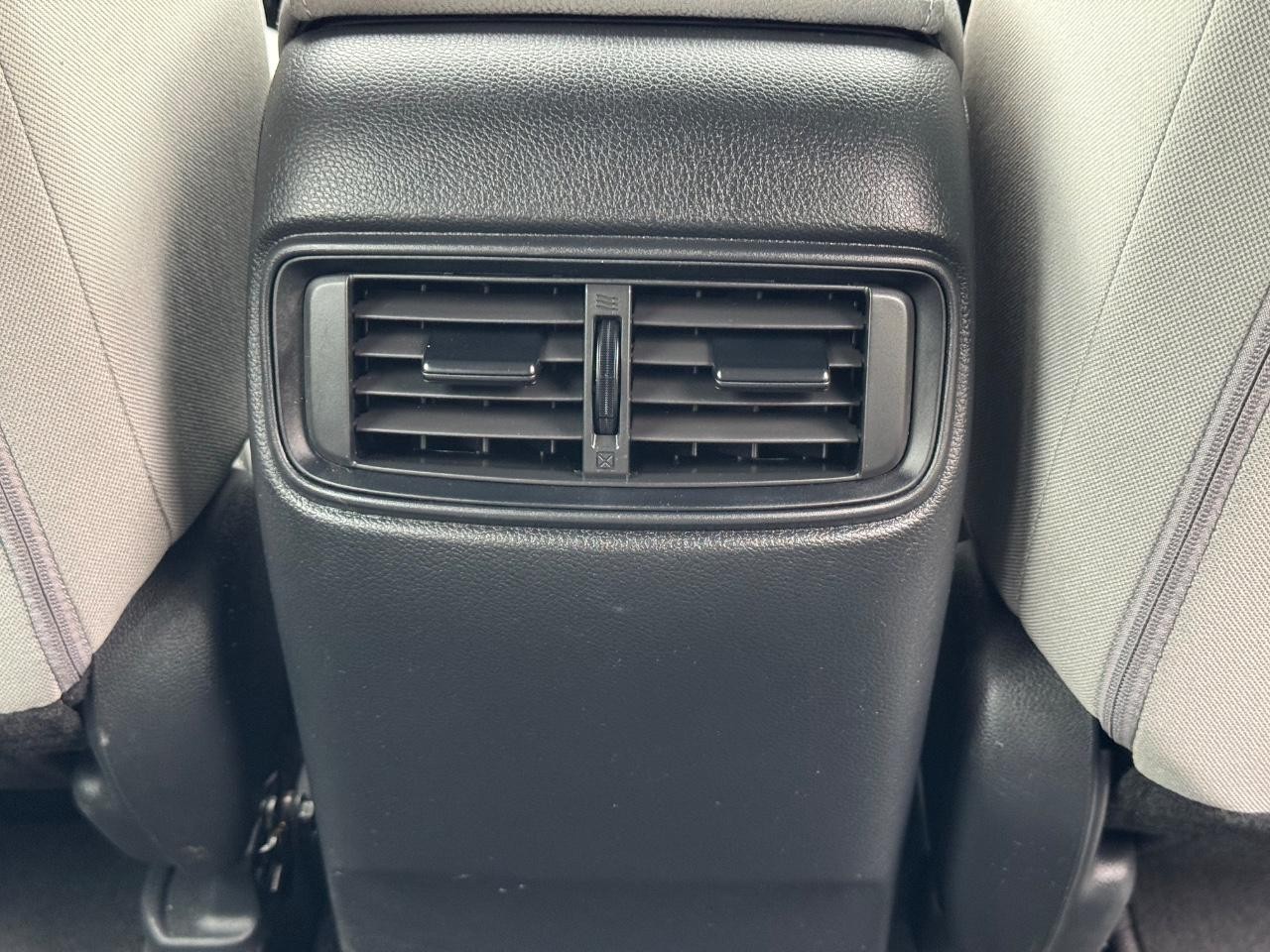 Honda CR-V Vehicle Full-screen Gallery Image 15