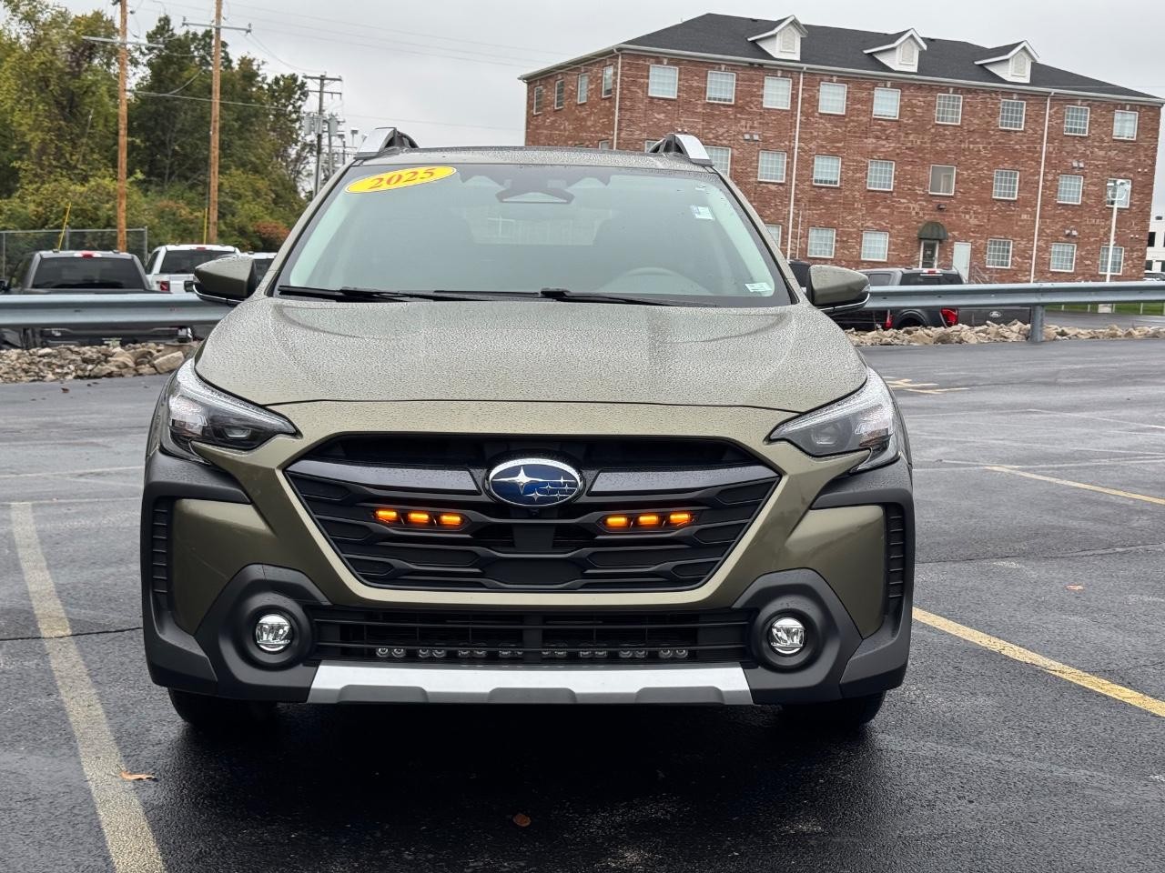 Subaru Outback Vehicle Full-screen Gallery Image 09