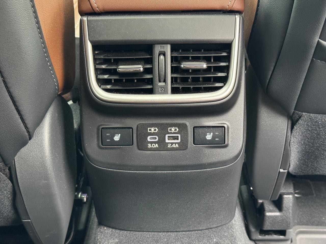 Subaru Outback Vehicle Full-screen Gallery Image 15