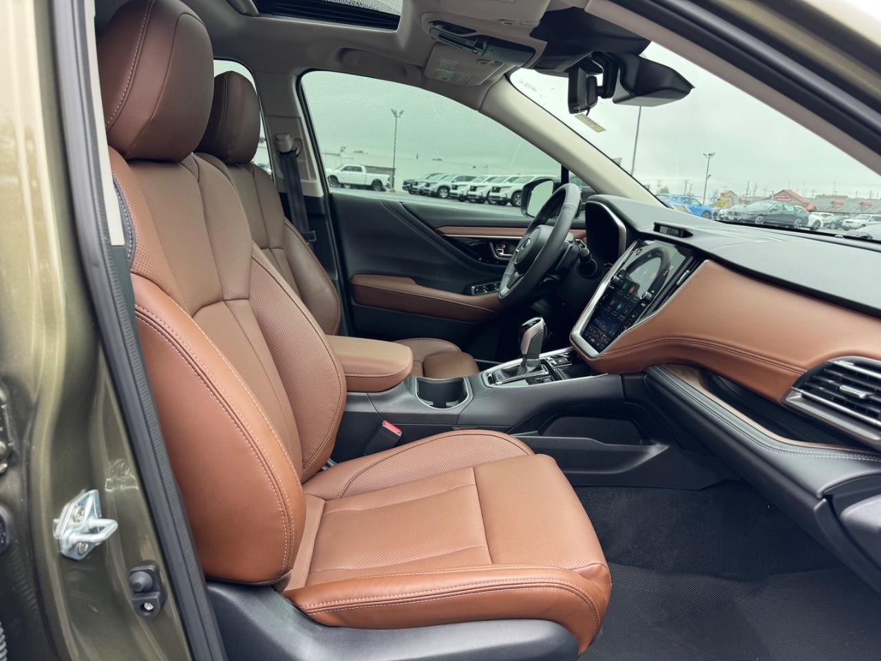 Subaru Outback Vehicle Full-screen Gallery Image 16