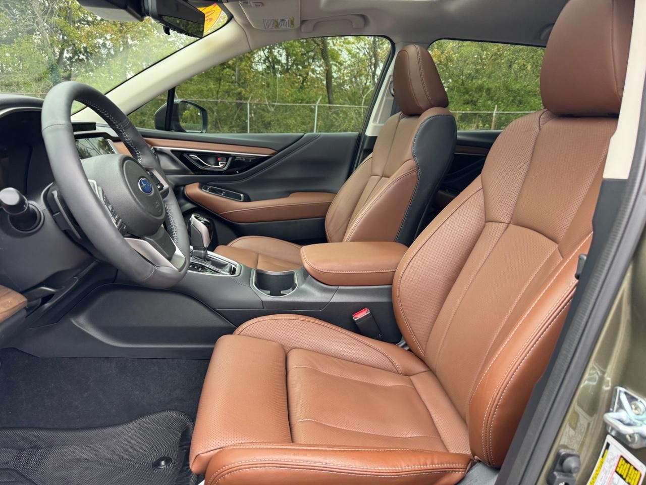 Subaru Outback Vehicle Full-screen Gallery Image 17