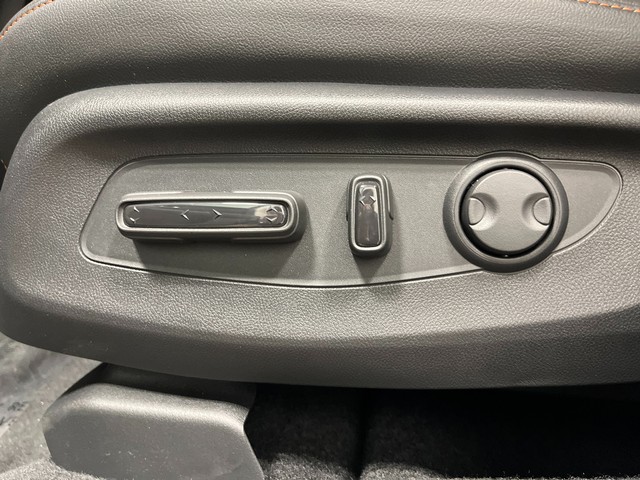 Honda CR-V Hybrid Vehicle Full-screen Gallery Image 11