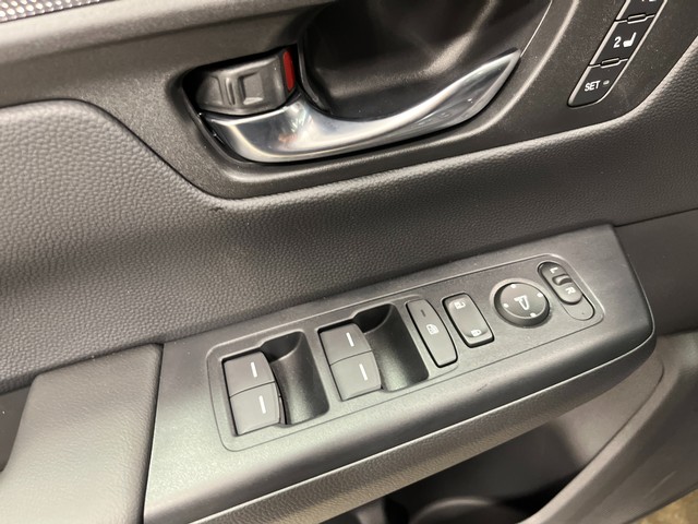 Honda CR-V Hybrid Vehicle Full-screen Gallery Image 12