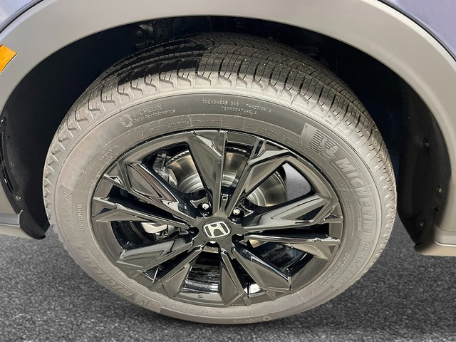 Honda CR-V Hybrid Vehicle Full-screen Gallery Image 11