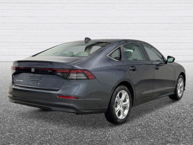 Honda Accord Sedan Vehicle Full-screen Gallery Image 06
