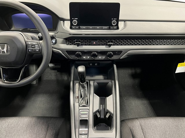 Honda Accord Sedan Vehicle Full-screen Gallery Image 16