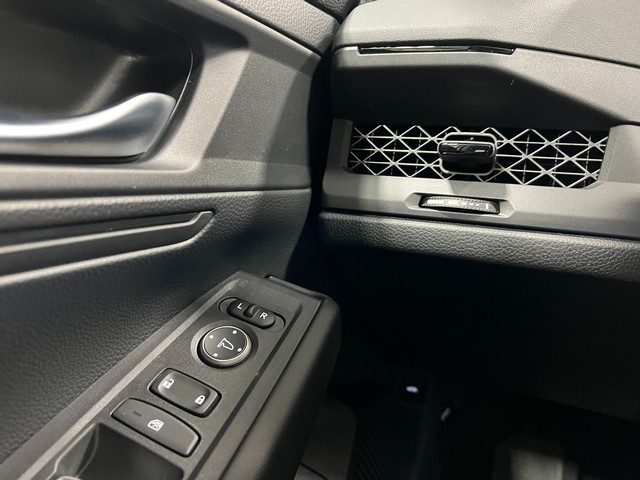 Honda Accord Sedan Vehicle Full-screen Gallery Image 17